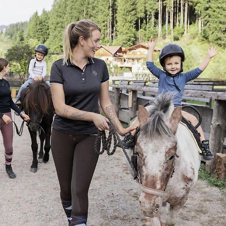 Feriendorf Holzlebn グロースアルル エクステリア 写真