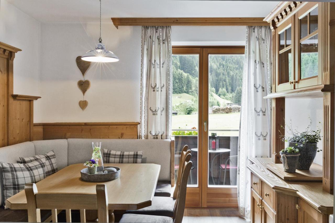 Feriendorf Holzlebn グロースアルル 部屋 写真