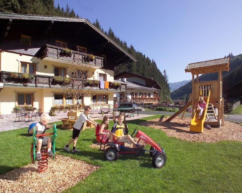Feriendorf Holzlebn グロースアルル エクステリア 写真